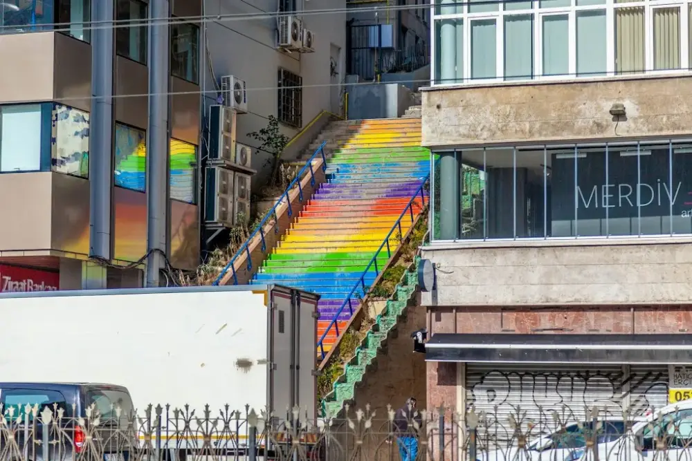 Merdiven Art Space — Sergiler, Beyoğlu · fotoğraf 2