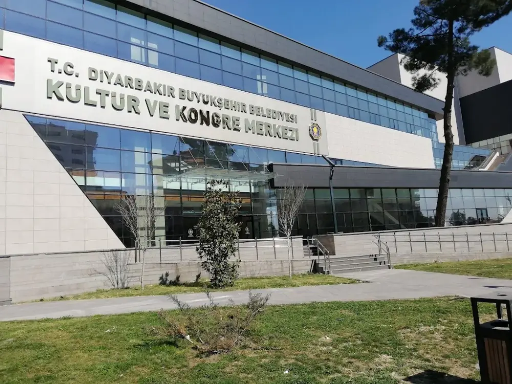 Diyarbakır Sezai Karakoç Kültür ve Kongre Merkezi — Sergiler, Yenişehir · fotoğraf 2