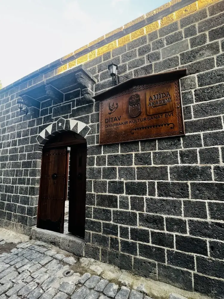 Ditav Kültür ve Sanat Evi — Sergiler, Sur · fotoğraf 2
