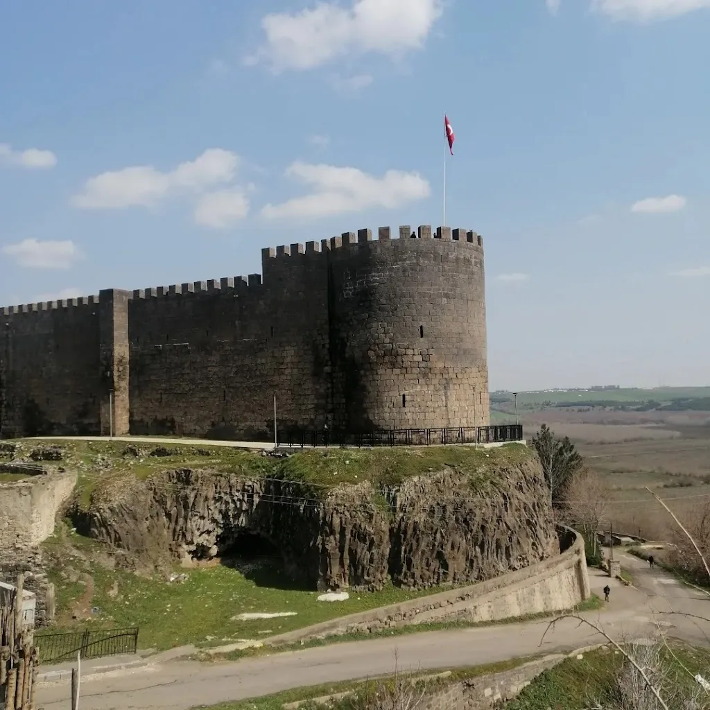 Keçi Burcu — Sergiler, Sur · fotoğraf 1