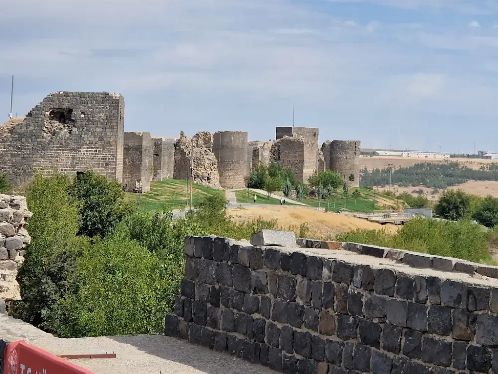 Keçi Burcu — Sergiler, Sur · fotoğraf 3