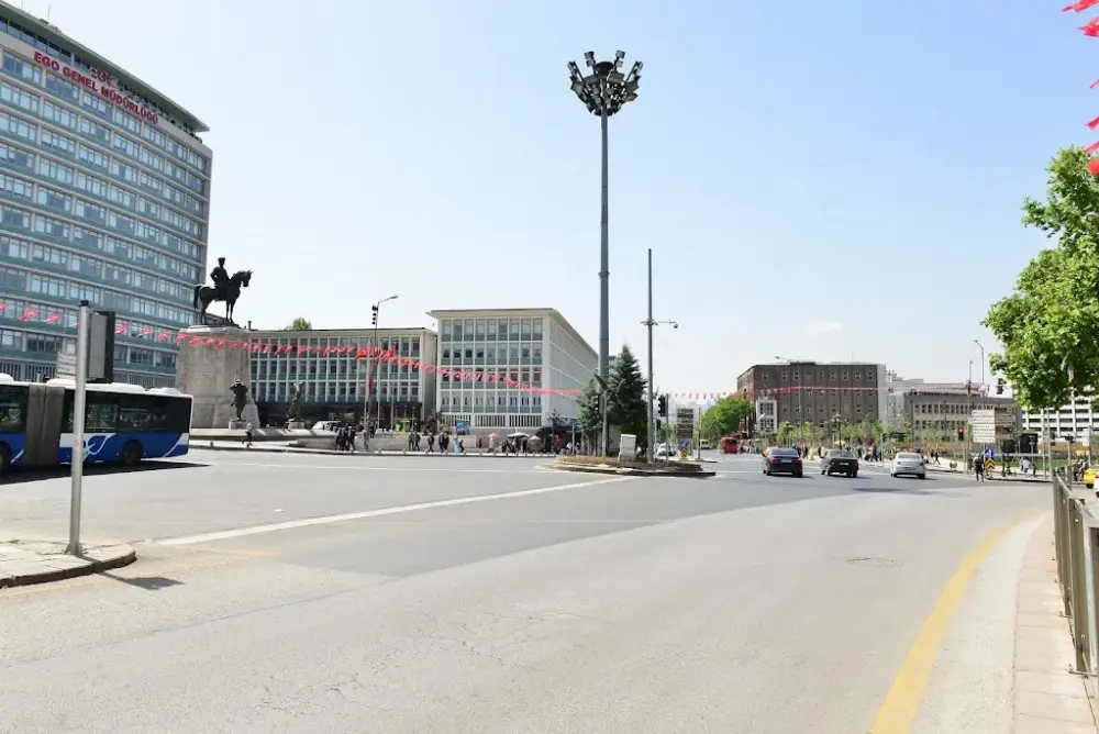 Ulus Borsa Döviz ve Altın Ticareti Sınırlı Yetkili Müessese A.Ş. — Döviz Büroları, Altındağ · fotoğraf 2