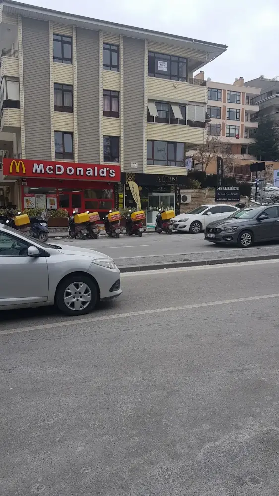 Özaltın Döviz — Döviz Büroları, Çankaya · fotoğraf 3