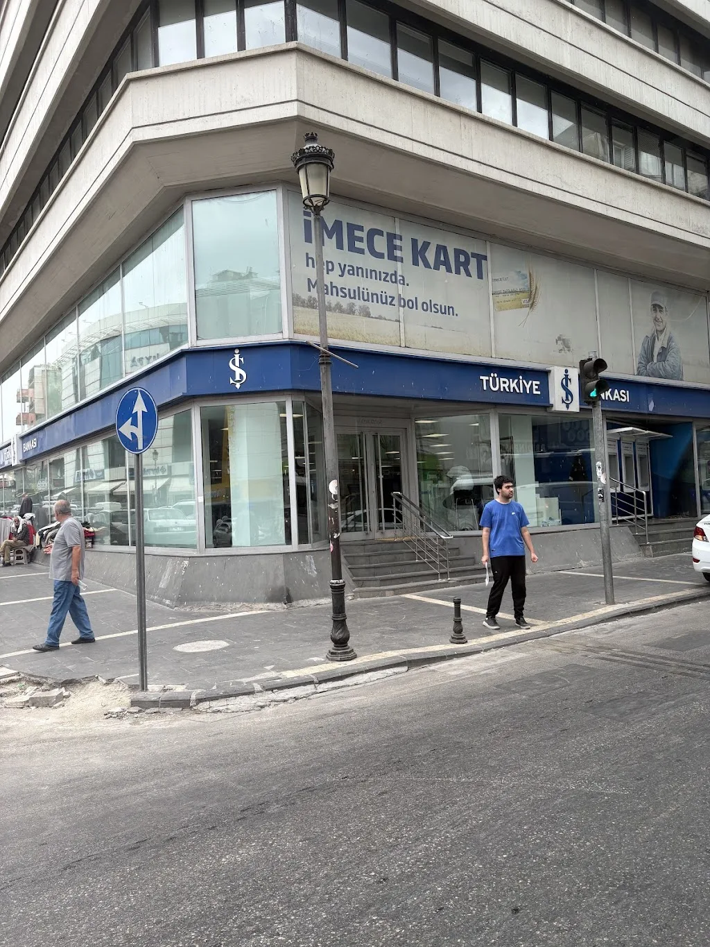 Türkiye İş Bankası Adana Şubesi — Bankalar, Seyhan · fotoğraf 1