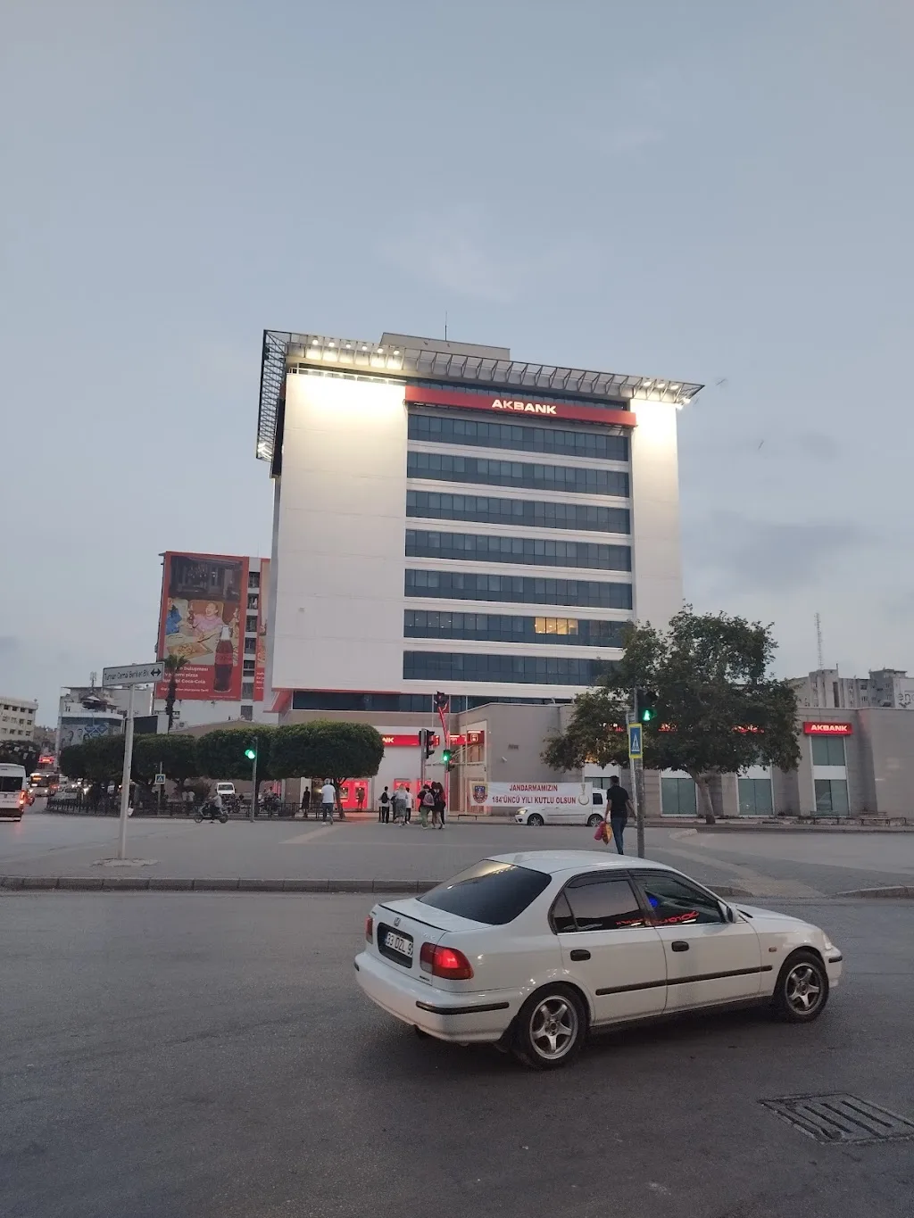Akbank Adana Şubesi — Bankalar, Seyhan · fotoğraf 1