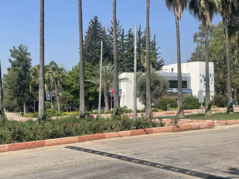 Türkiye İş Bankası Çukurova Üniversitesi/Adana Şubesi — Bankalar, Sarıçam · fotoğraf 2