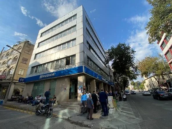 Halkbank Adıyaman Prefabrik Şubesi — Bankalar, Merkez · fotoğraf 1