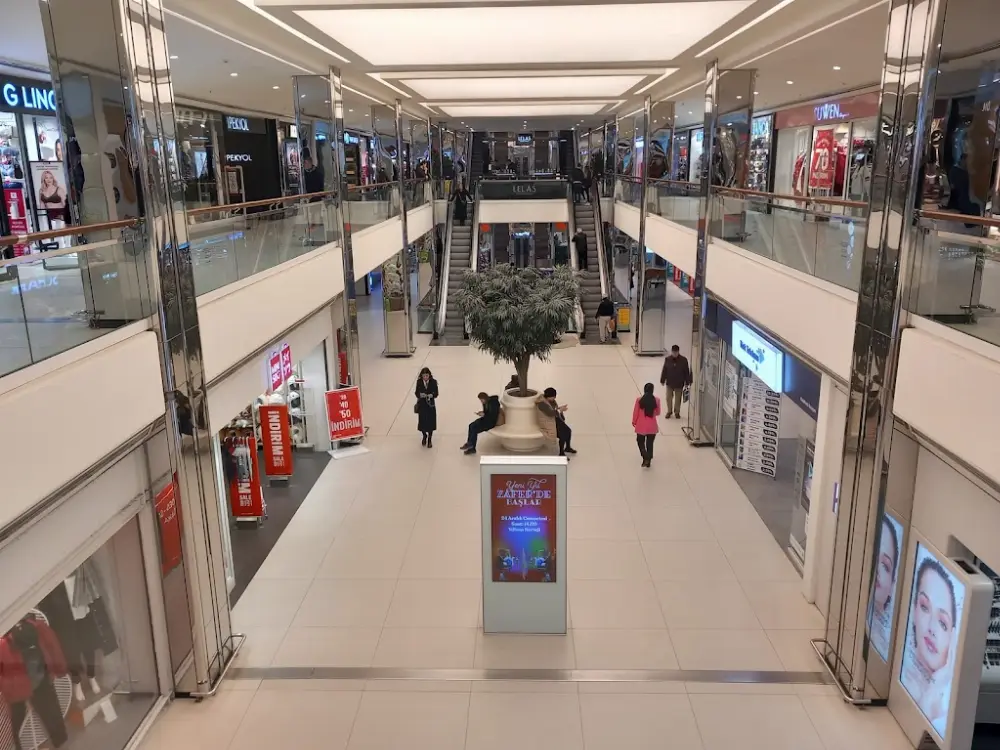 Zafer Plaza Alışveriş Merkezi — Döviz Büroları, Osmangazi · fotoğraf 4