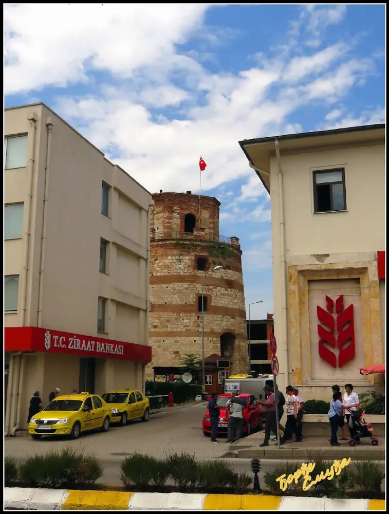 Nergiz Döviz — Döviz Büroları, Merkez · fotoğraf 2