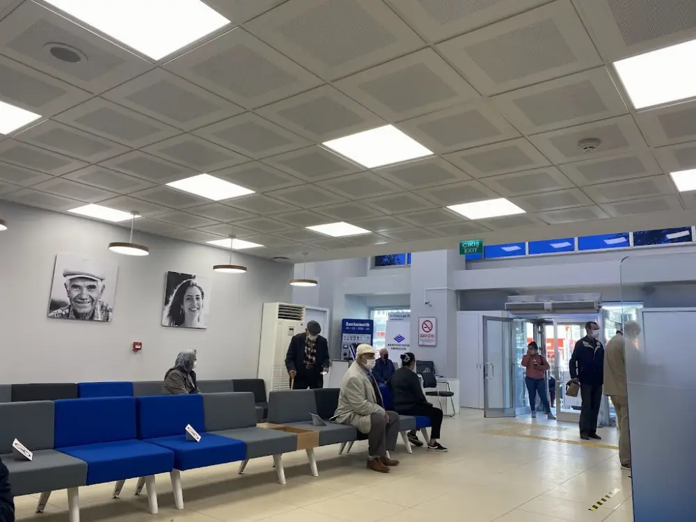 Türkiye İş Bankası Edirne Şubesi — Bankalar, Merkez · fotoğraf 3