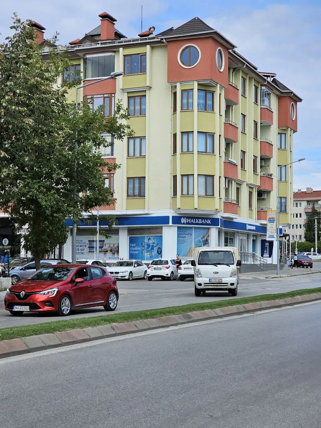 Halkbank Selimiye Şubesi — Bankalar, Merkez · fotoğraf 1