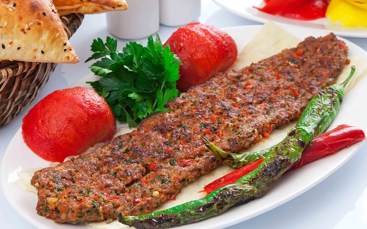 Münhasır Döner &amp; Kebap Beyoğlu — Türk Mutfağı, Beyoğlu · fotoğraf 1