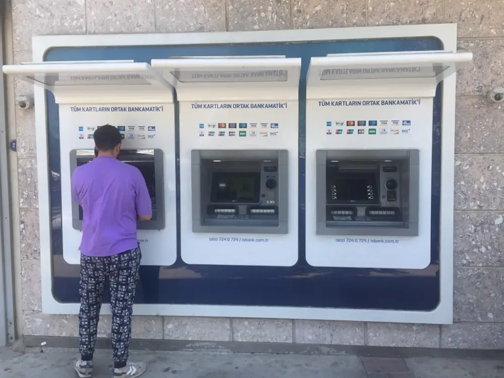 Türkiye İş Bankası Balçova/İzmir Şubesi — Bankalar, Balçova · fotoğraf 4