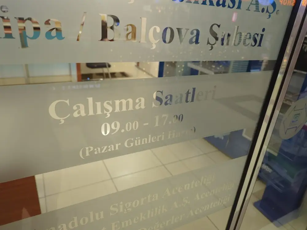 Türkiye İş Bankası Kipa-Balçova/İzmir Şubesi — Bankalar, Balçova · fotoğraf 3