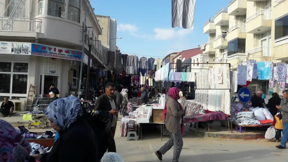 Türkiye İş Bankası Bayındır/İzmir Şubesi — Bankalar, Bayındır · fotoğraf 4