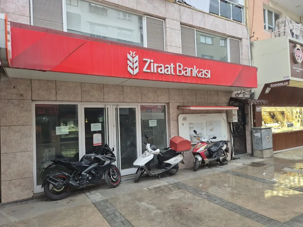 Ziraat Bankası Bayraklı/İzmir Şubesi — Bankalar, Bayraklı · fotoğraf 1