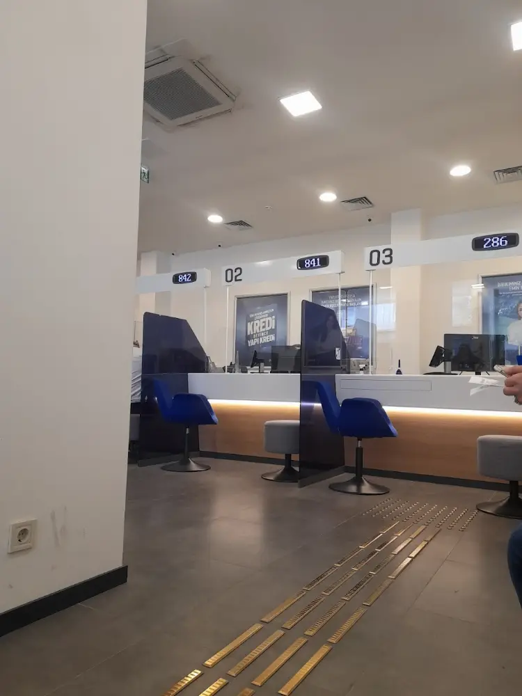Yapı Kredi - Bayraklı Şubesi — Bankalar, Bayraklı · fotoğraf 3