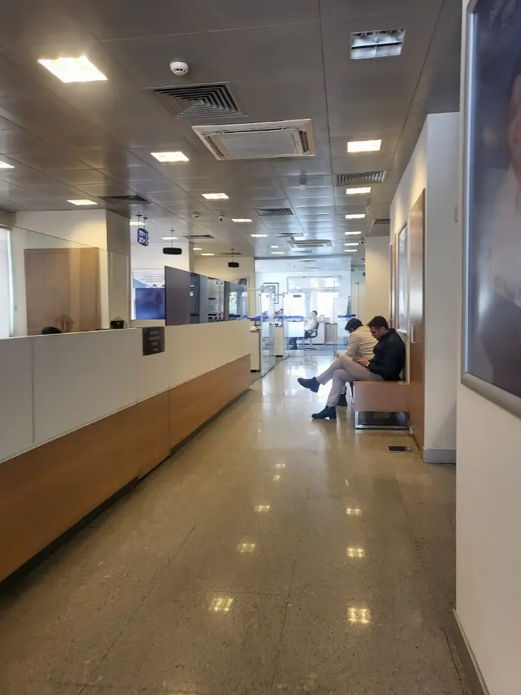 Yapı Kredi - Özkanlar Şubesi — Bankalar, Bayraklı · fotoğraf 4