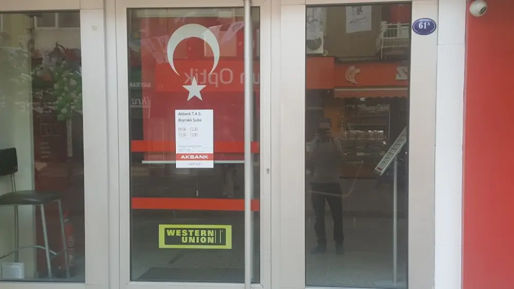 Akbank — Bankalar, Bayraklı · fotoğraf 2