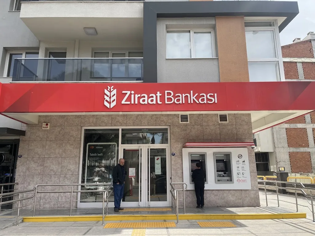Ziraat Bankası Girne Bulvarı/İzmir Şubesi — Bankalar, Karşıyaka · fotoğraf 1
