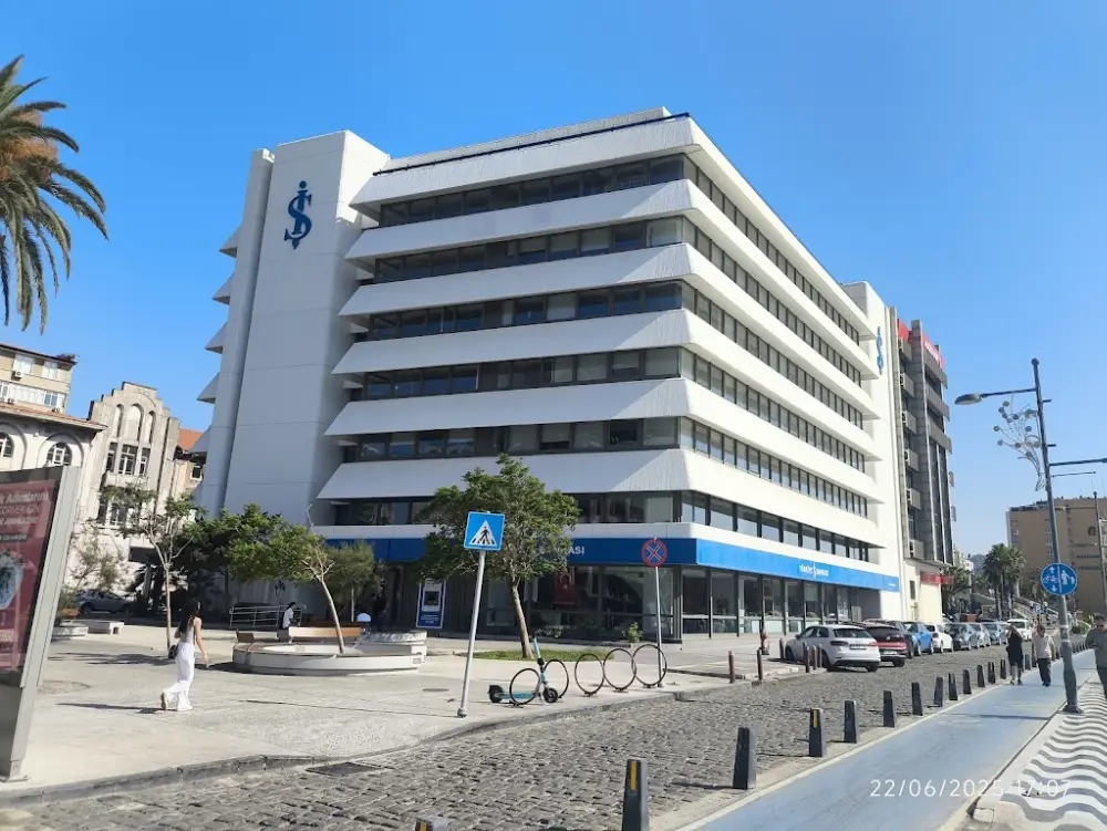 Türkiye İş Bankası İzmir Şubesi — Bankalar, Konak · fotoğraf 2