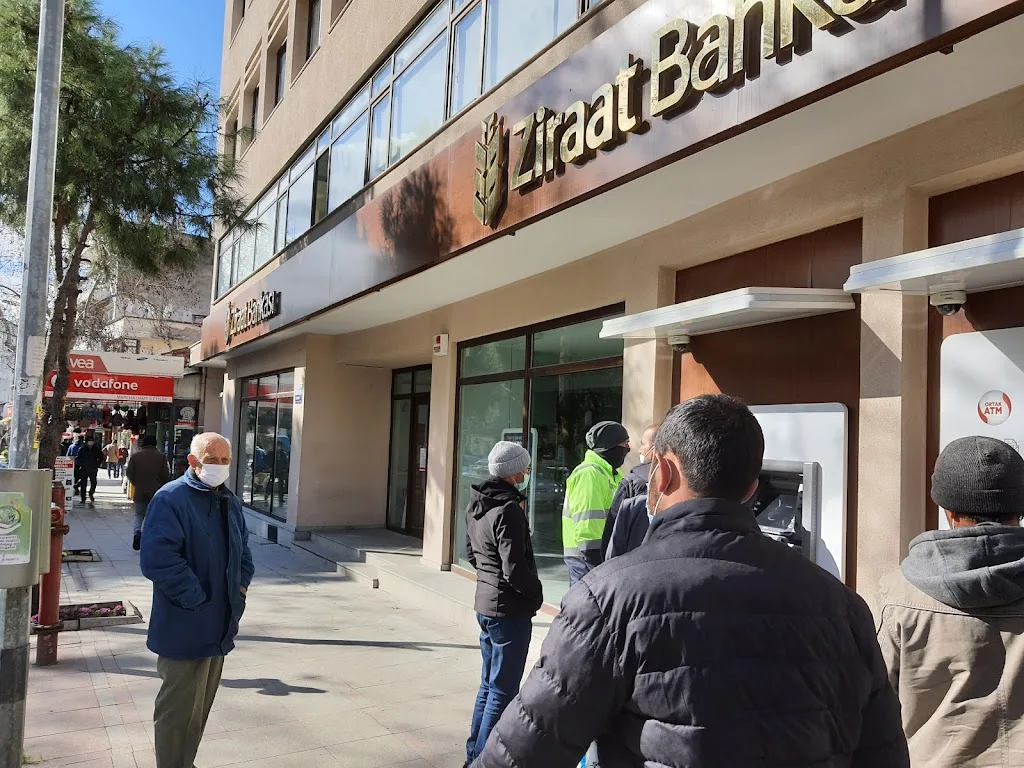 T.C.ZİRAAT BANKASI A.Ş. Bergama Şubesi - 2 — Bankalar, Bergama · fotoğraf 1