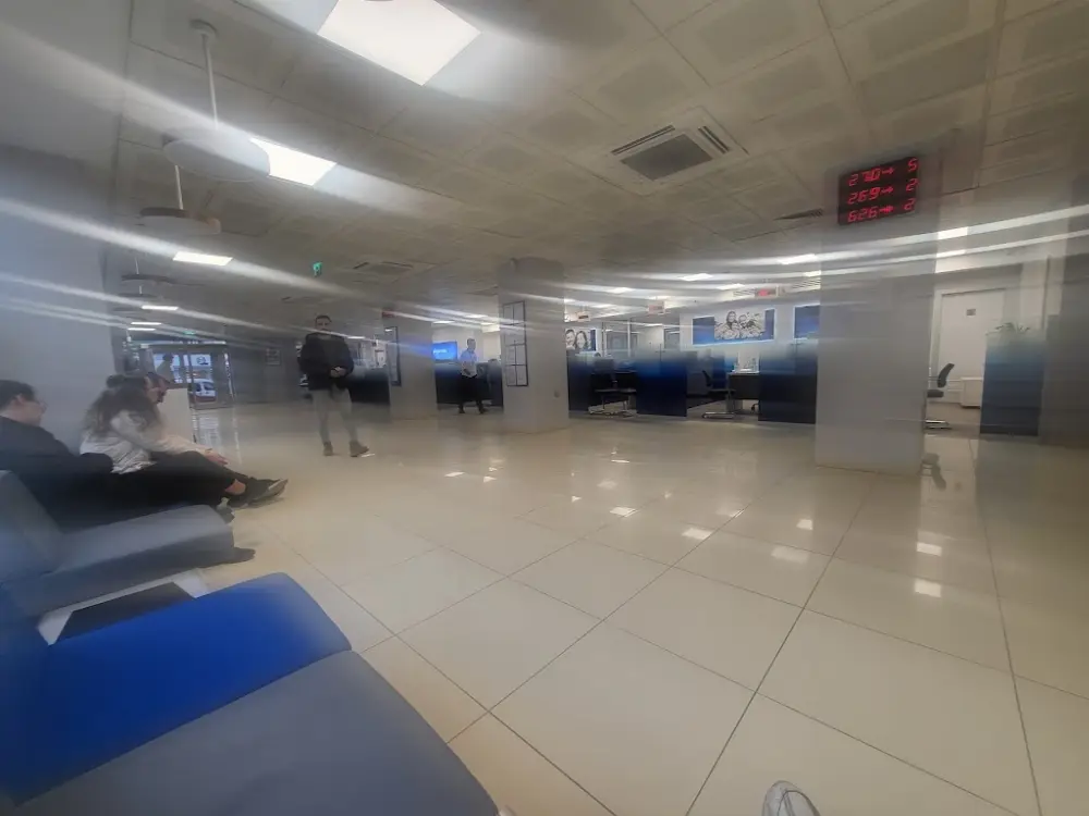 Türkiye İş Bankası Bornova/İzmir Şubesi — Bankalar, Bornova · fotoğraf 3