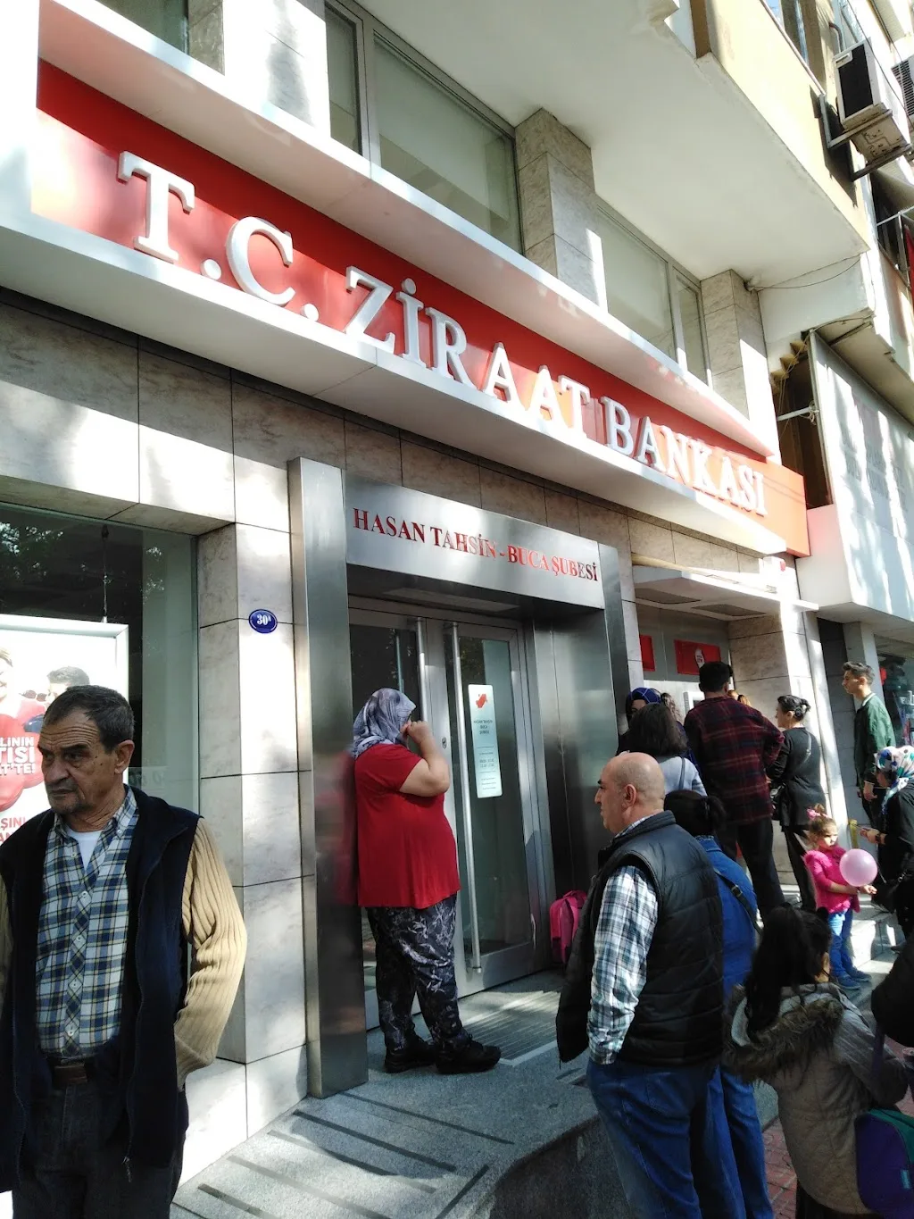 Ziraat Bankası Hasan Tahsin-Buca/İzmir Şubesi — Bankalar, Buca · fotoğraf 1