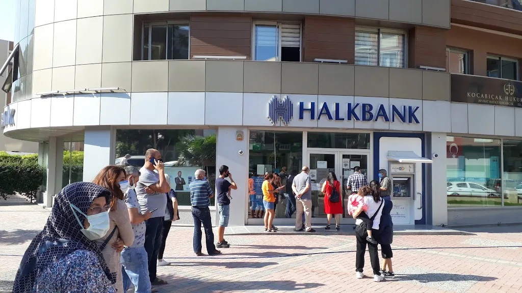 Halkbank Buca Şubesi — Bankalar, Buca · fotoğraf 1
