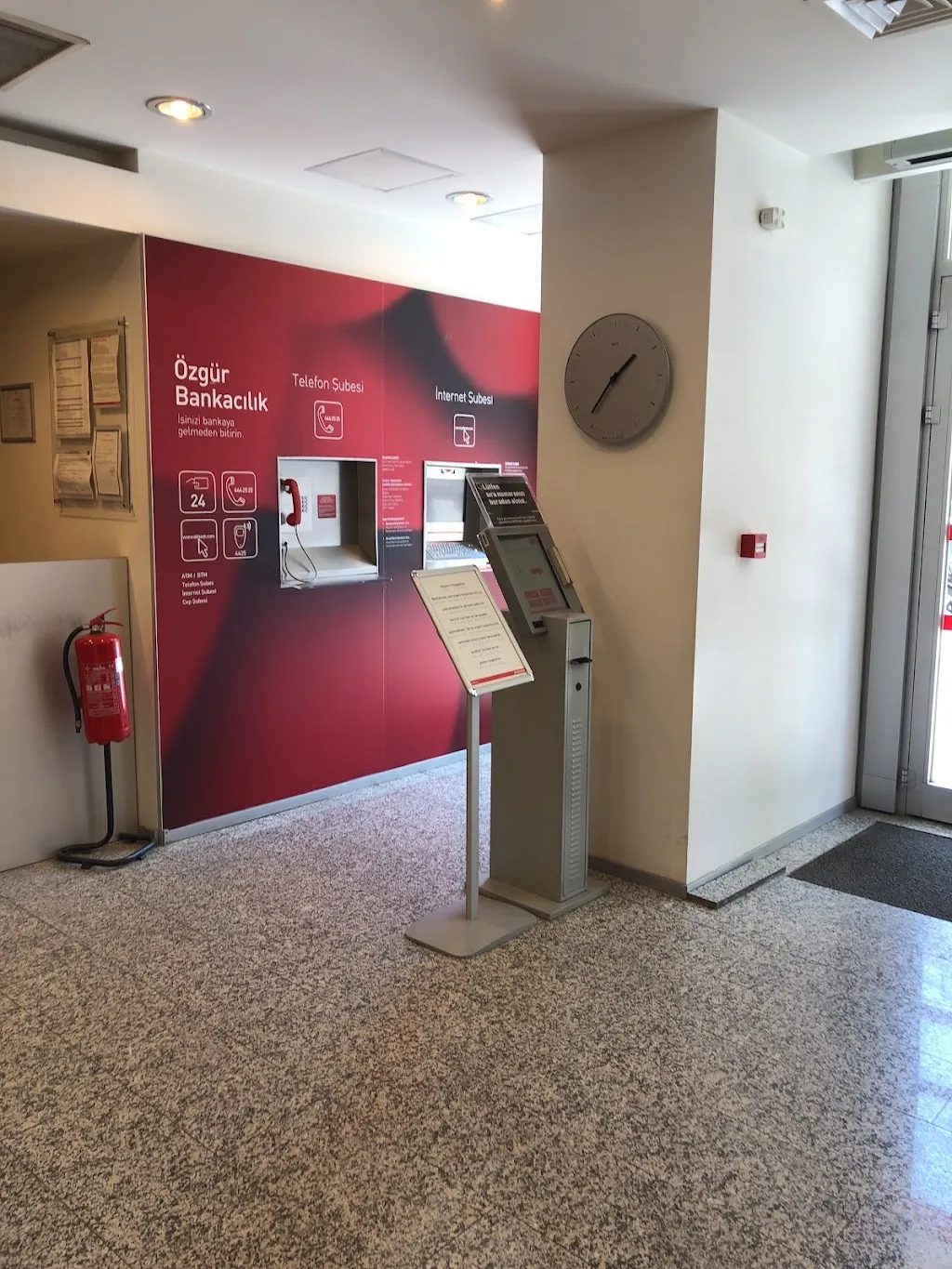 Akbank Özkanlar/Bornova Şubesi — Bankalar, Bornova · fotoğraf 1