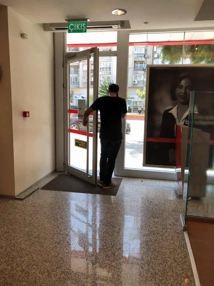 Akbank Özkanlar/Bornova Şubesi — Bankalar, Bornova · fotoğraf 4