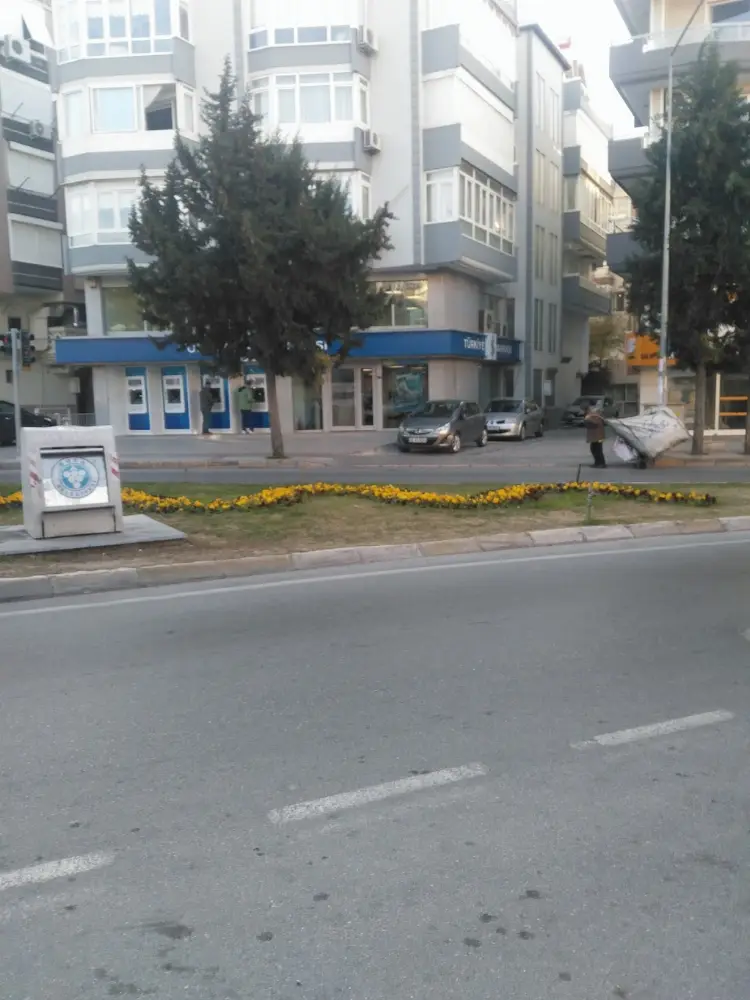 Türkiye İş Bankası Stadyum-Buca/İzmir Şubesi — Bankalar, Buca · fotoğraf 4