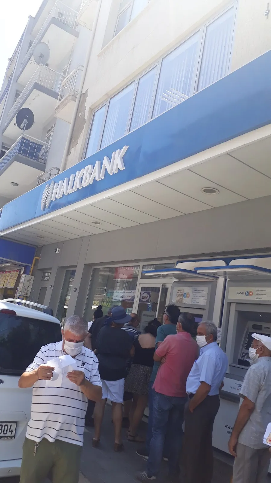 Halkbank Şirinyer Şubesi — Bankalar, Buca · fotoğraf 1