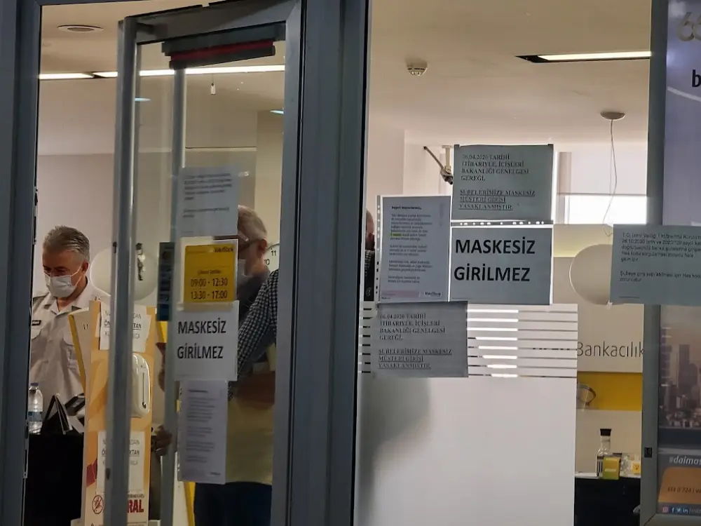 VakıfBank İzmir Otokent Şubesi — Bankalar, Buca · fotoğraf 3
