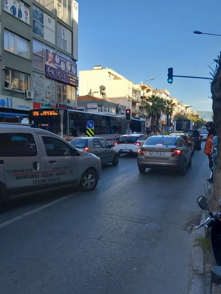 VakıfBank Buca Menderes Caddesi Şubesi — Bankalar, Buca · fotoğraf 4