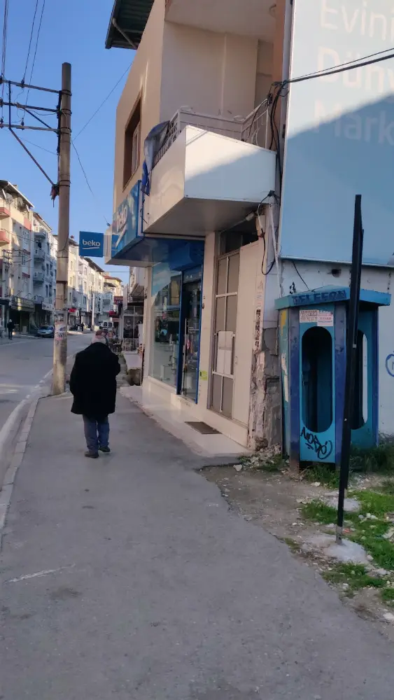 Türkiye İş Bankası Bankamatik — Bankalar, Buca · fotoğraf 2