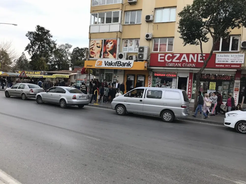 VakıfBank Şirinyer Şubesi — Bankalar, Buca · fotoğraf 2