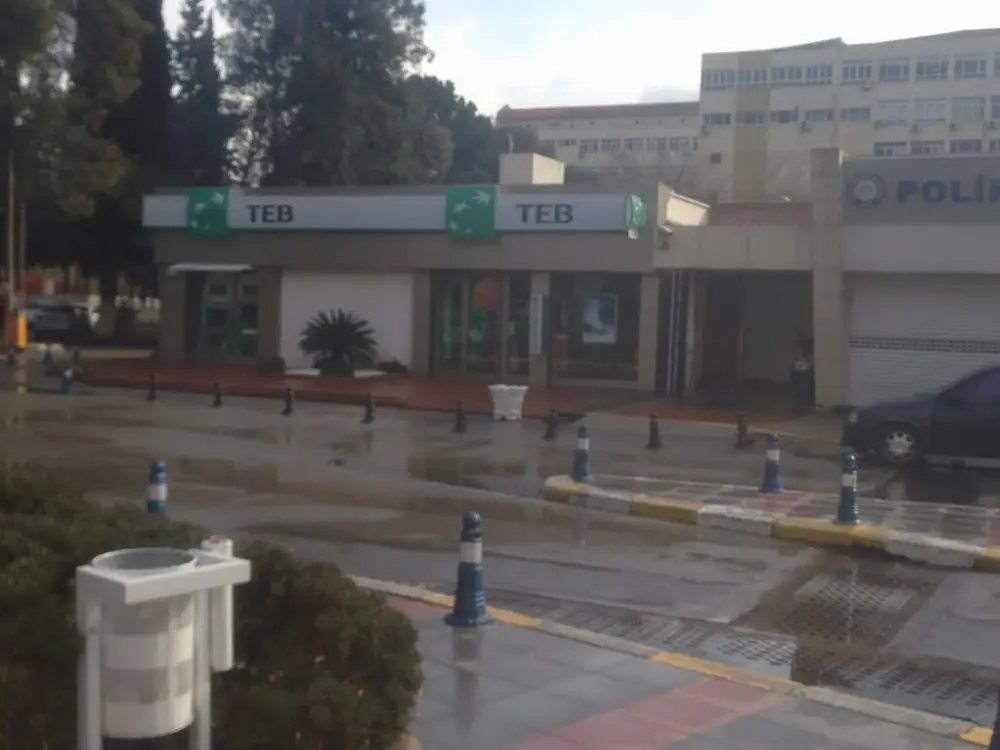TEB Ege Üniversitesi Şubesi — Bankalar, Bornova · fotoğraf 3