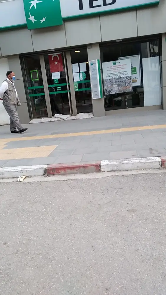 TEB Ege Üniversitesi Şubesi — Bankalar, Bornova · fotoğraf 4