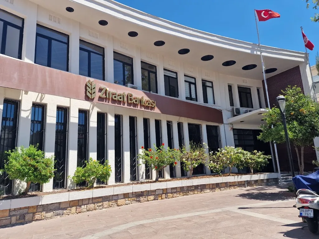 Ziraat Bankası Çeşme/İzmir Şubesi — Bankalar, Çeşme · fotoğraf 1