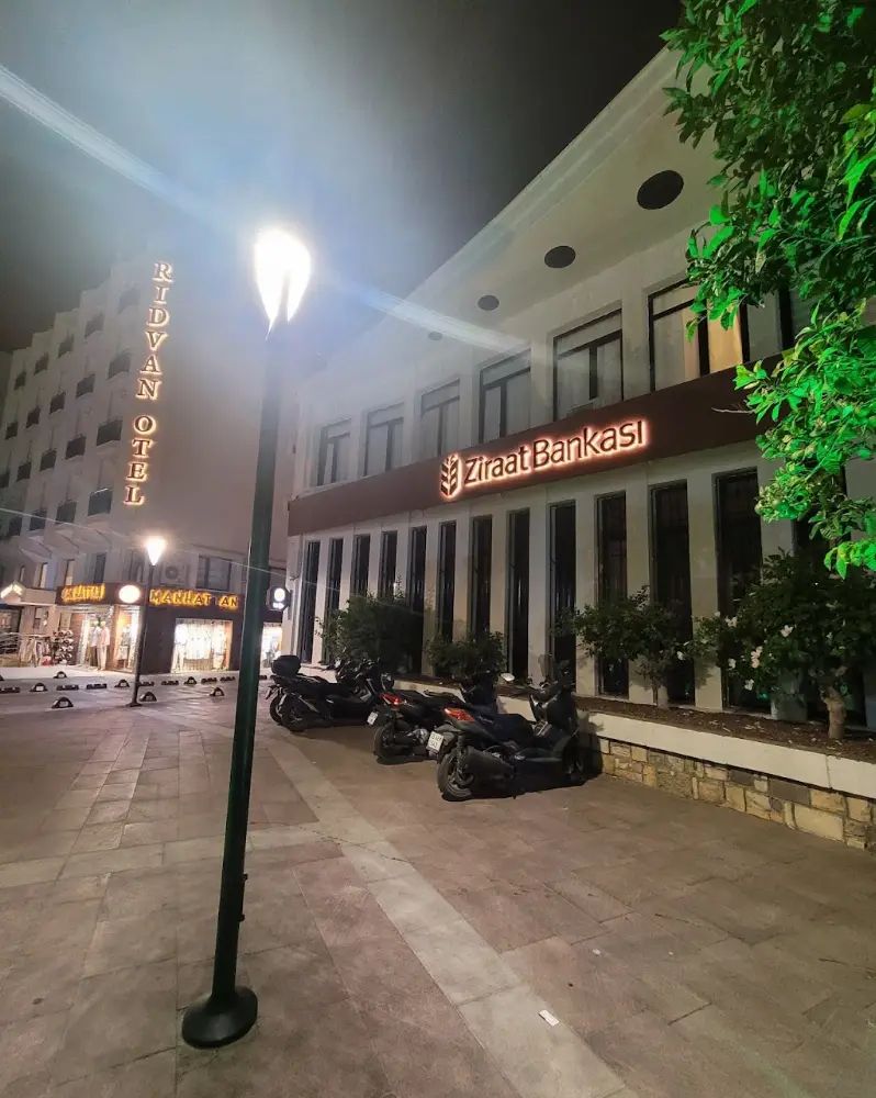 Ziraat Bankası Çeşme/İzmir Şubesi — Bankalar, Çeşme · fotoğraf 2