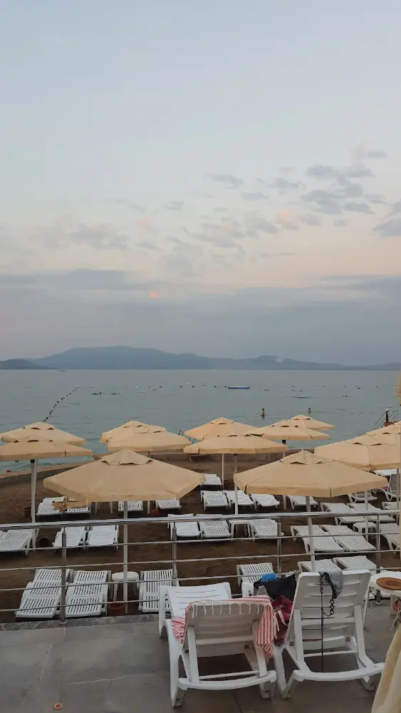 Türkiye İş Bankası Çeşme/İzmir Şubesi — Bankalar, Çeşme · fotoğraf 4