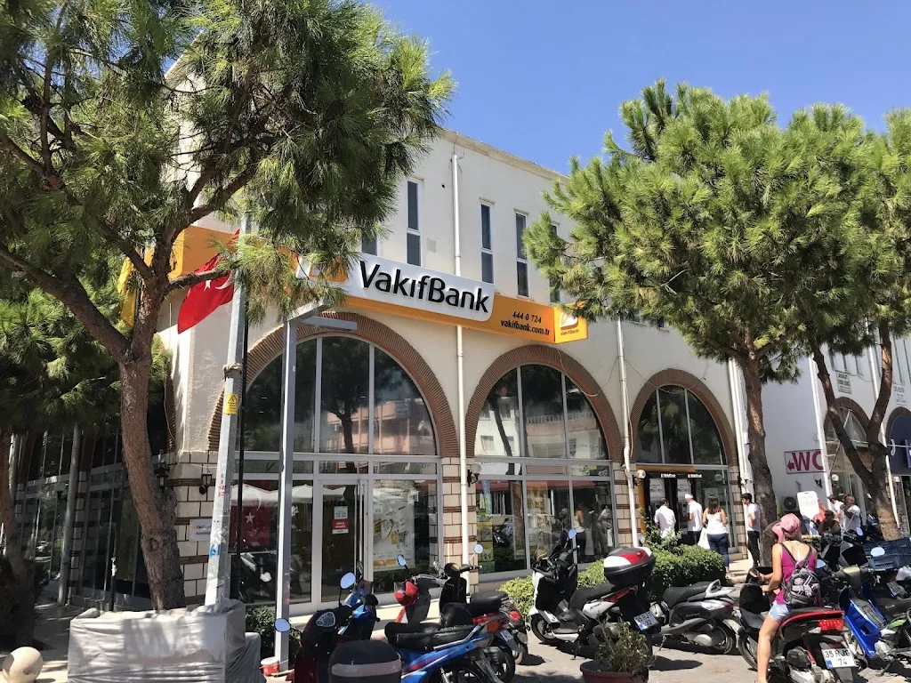 VakıfBank Çeşme Şubesi — Bankalar, Çeşme · fotoğraf 1
