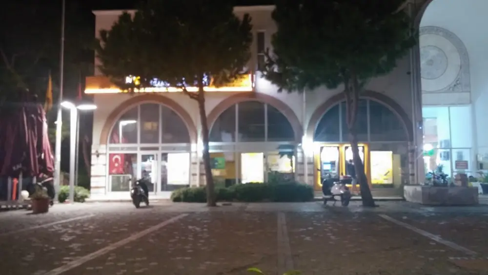 VakıfBank Çeşme Şubesi — Bankalar, Çeşme · fotoğraf 2