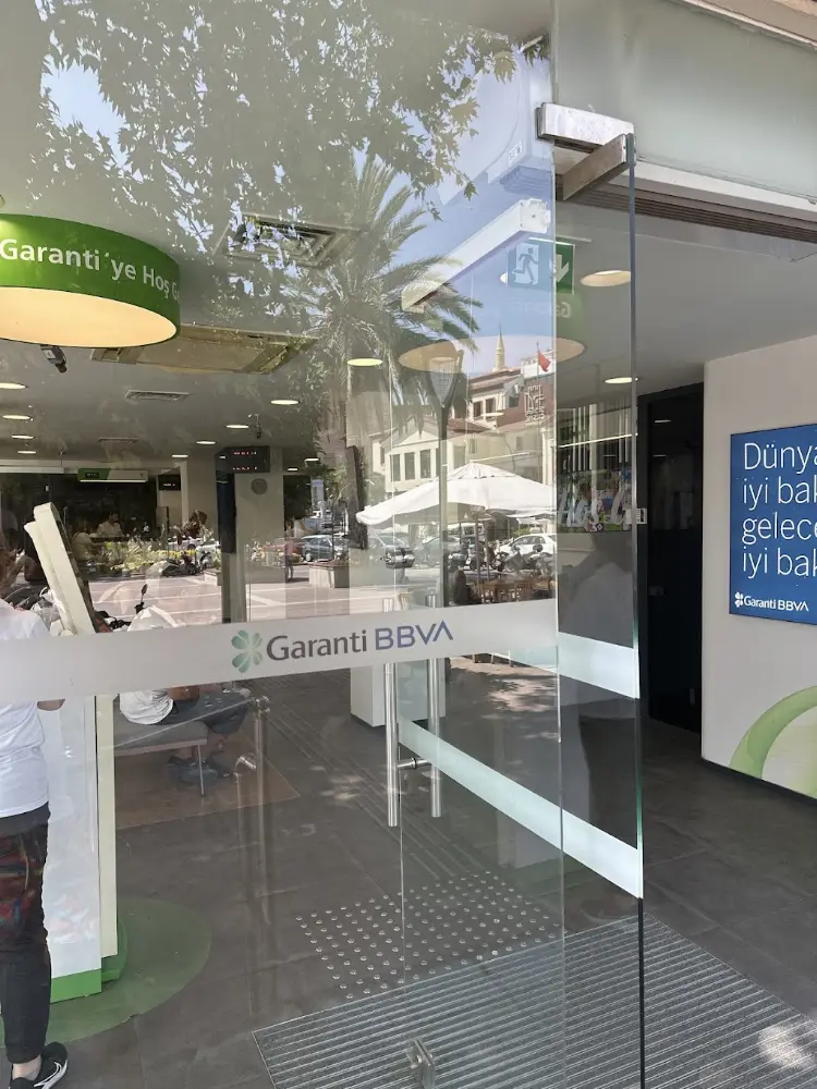 Garanti BBVA Çeşme Şubesi — Bankalar, Çeşme · fotoğraf 4