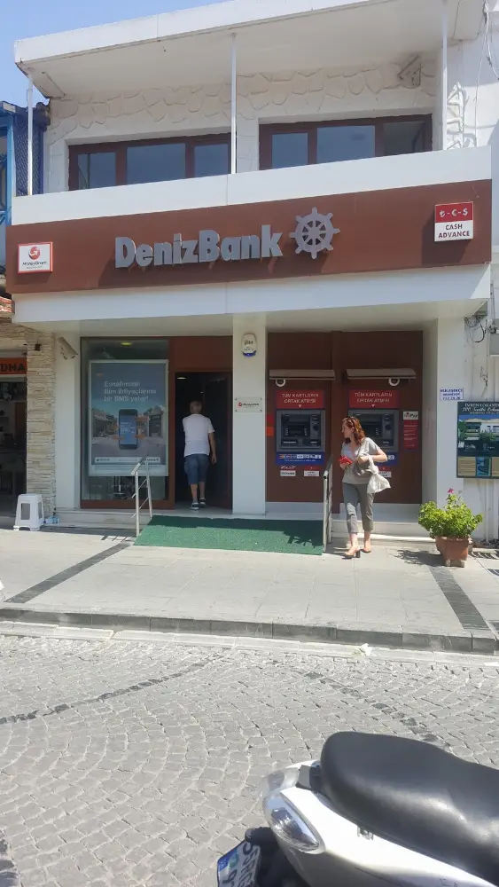 DenizBank Çeşme Şubesi — Bankalar, Çeşme · fotoğraf 4