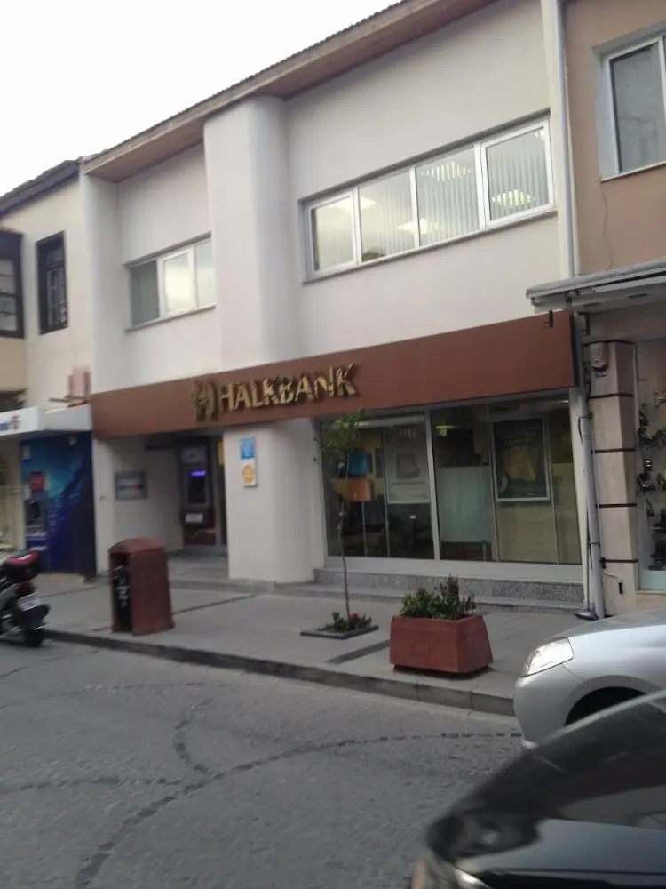 Halkbank Çeşme Şubesi — Bankalar, Çeşme · fotoğraf 2