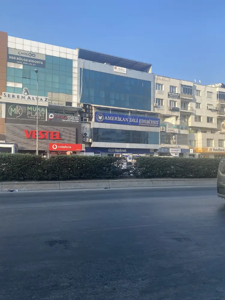 Yapı Kredi - Çiğli Şubesi — Bankalar, Çiğli · fotoğraf 3