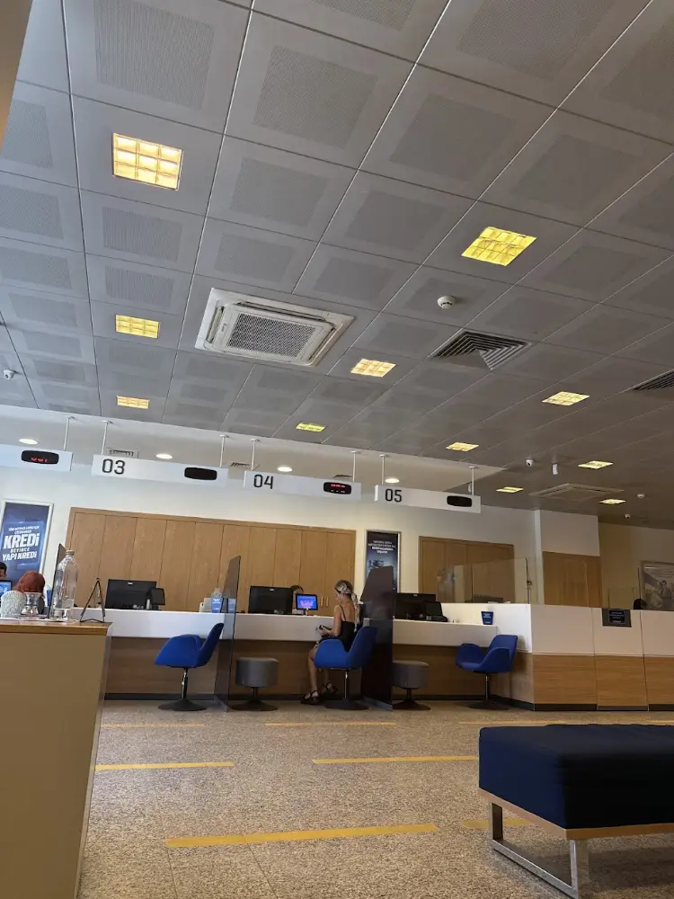 Yapı Kredi - Çiğli Şubesi — Bankalar, Çiğli · fotoğraf 4