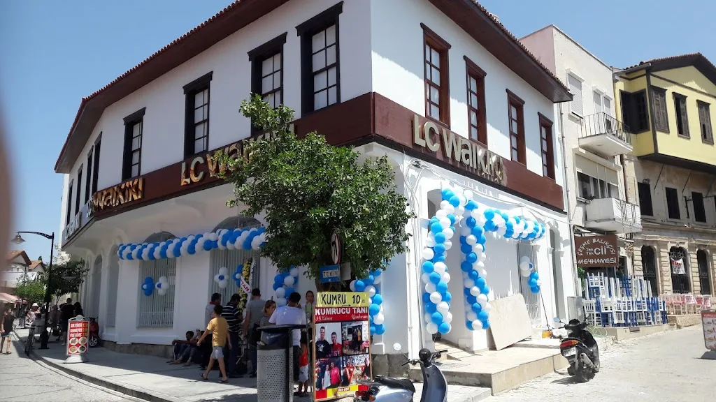 TEB Çeşme Şubesi — Bankalar, Çeşme · fotoğraf 1